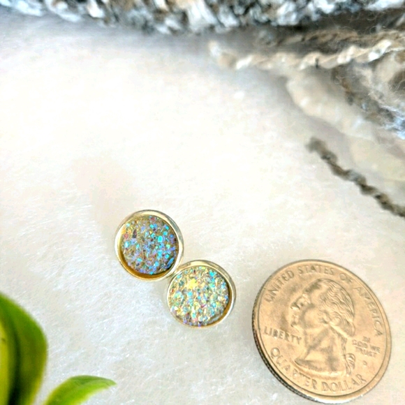 Golden Druzy stud earrings - Picture 2 of 4
